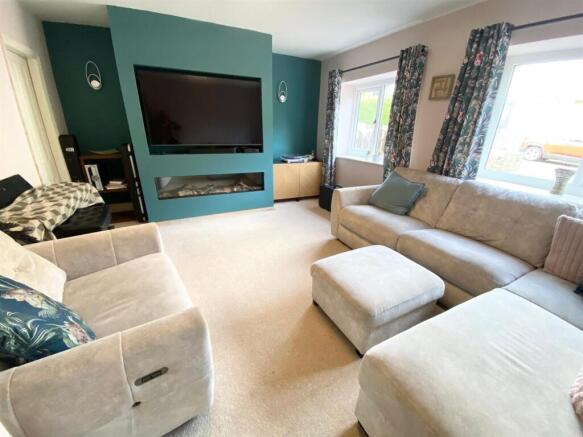 lounge 1.jpg