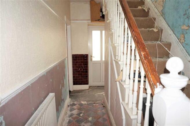 INNER HALL :