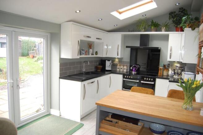 KITCHEN/BREAKFAST ROOM