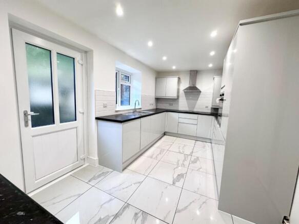 3 bed Terraced for sale Image 10