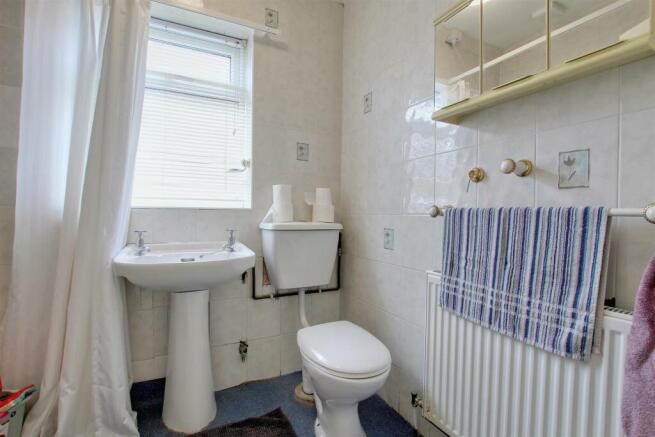 SHOWER ROOM/W.C.