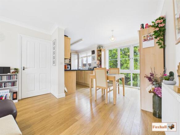 Kitchen / Dining Area