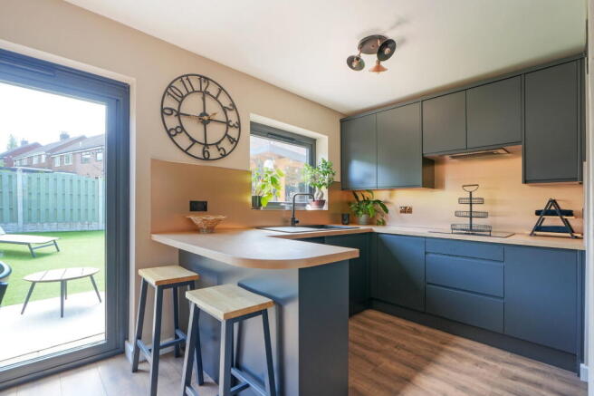 4 bed Semi-Detached for sale Image 7