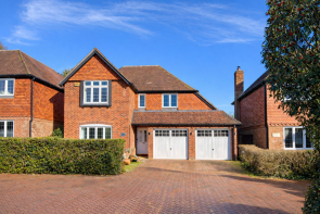 3 Bilyara, Moser Grove, Lymington SO41 6GA