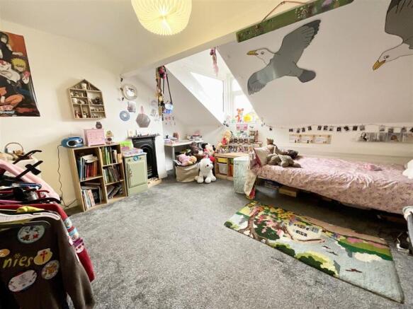 4 bed Terraced to rent Image 8
