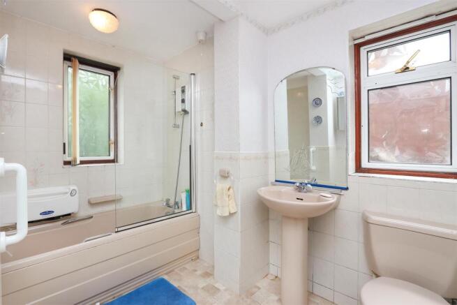 Bathroom.jpg