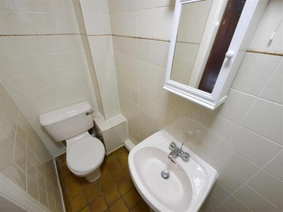 4 bed Apartment to rent Image 7
