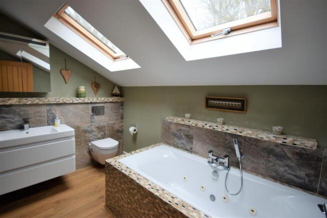 21 chapel Bank House, HX6 4DB.JPG