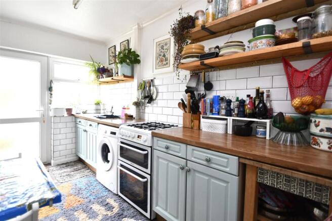KITCHEN/BREAKFAST