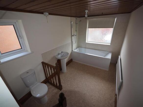 3 bed Terraced to rent Image 8