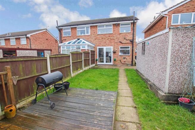 ENCLOSED REAR GARDEN
