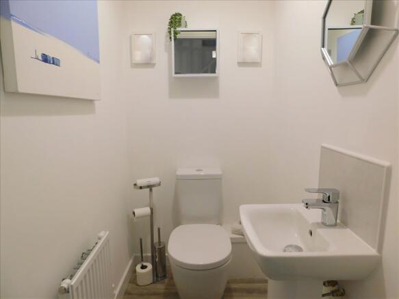 CLOAKROOM / WC