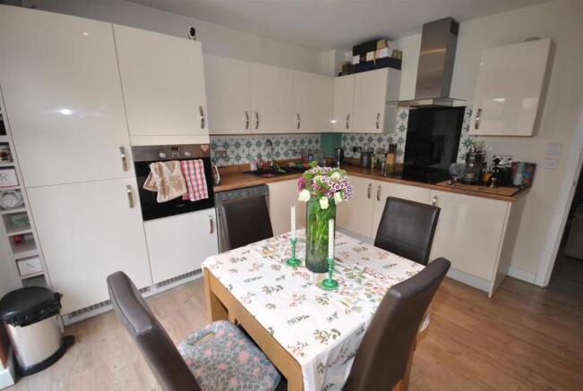 KITCHEN/DINER