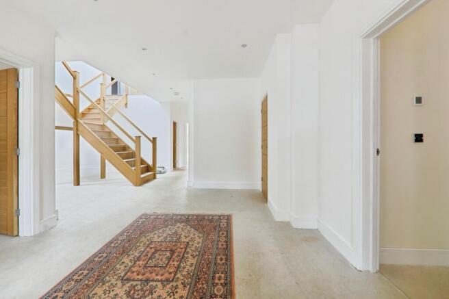 5 bed Detached for sale Image 11