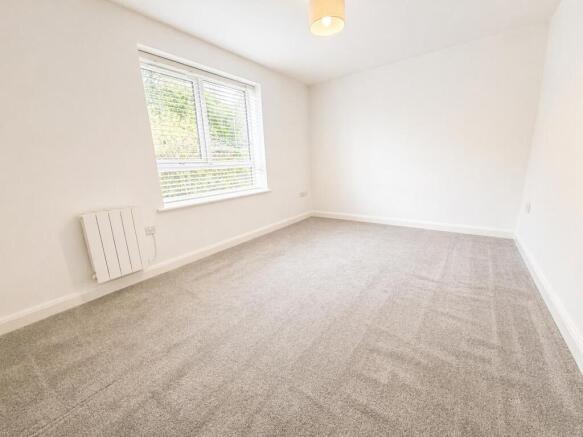 1 bed Apartment to rent Image 4