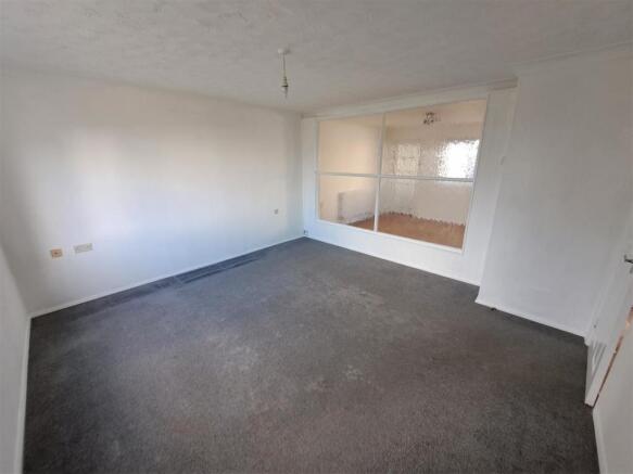 Sitting room 2.jpg