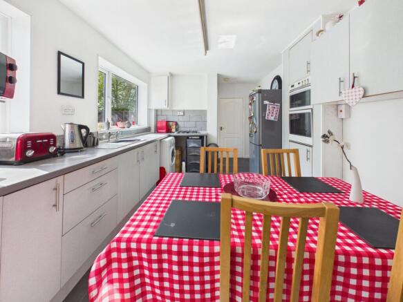 3 bed Semi-Detached for sale Image 8