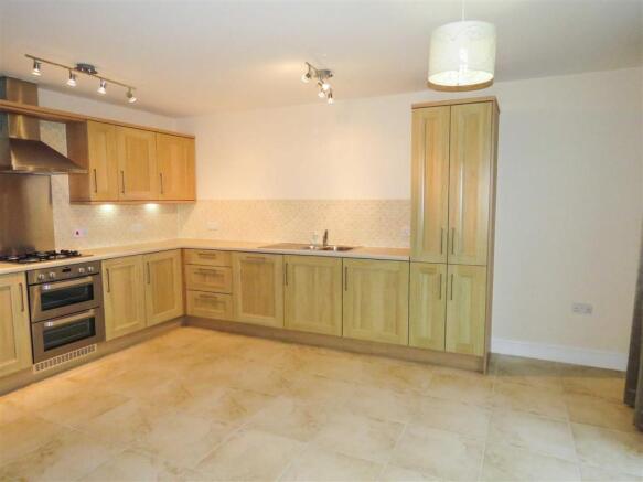 Kitchen 1.JPG
