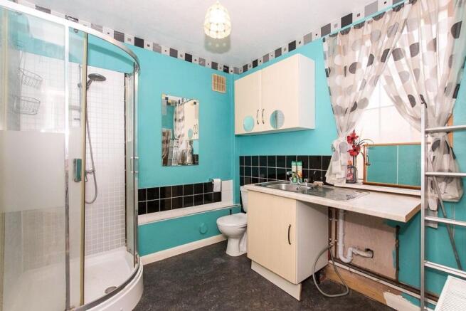 Utility Area / Shower / WC