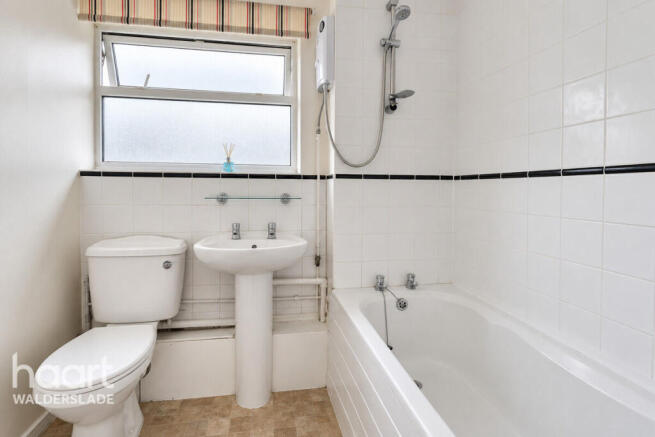 1-bed flat on Swift Crescent, Chatham, £130,000