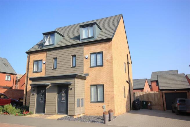 3-bed semi-detached on NN8 Gabriel Way, Wellingborough, £280,000