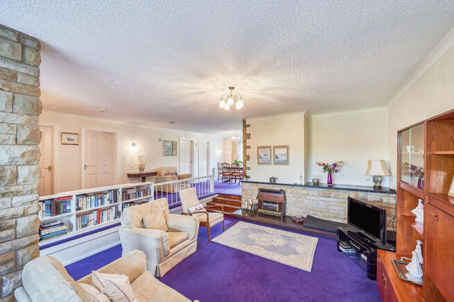 Lounge/Dining Area
