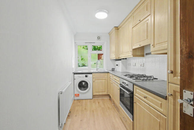 4 KITCHEN.JPG