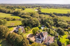 Friarswood, Limes Lane, Uckfield TN22 4PA
