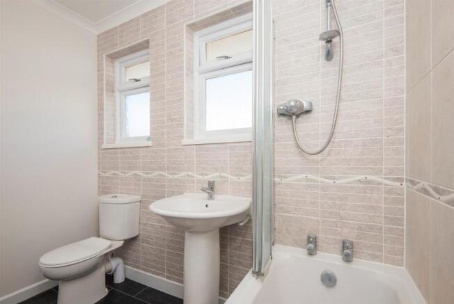 bathroom picture 2.jpg