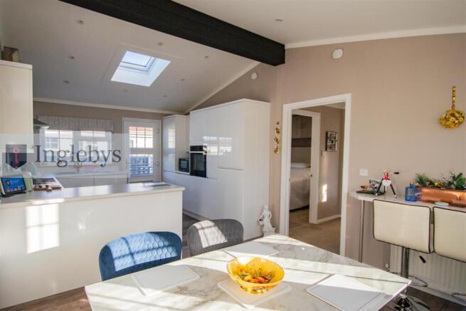 2 bed Park Home for sale Image 5