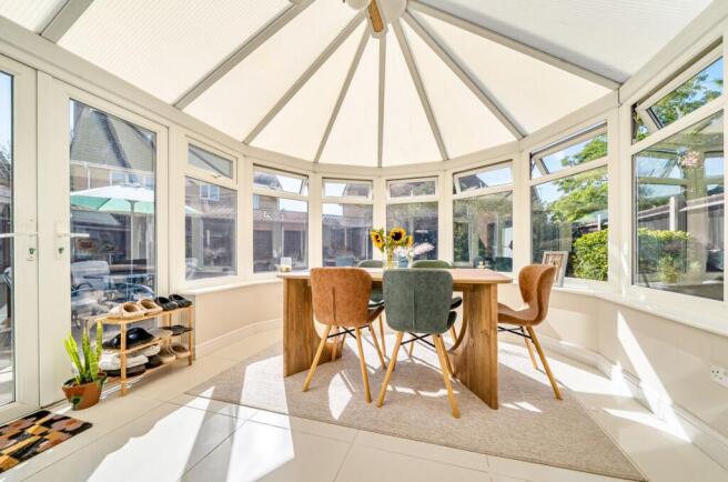 Conservatory/Dining room