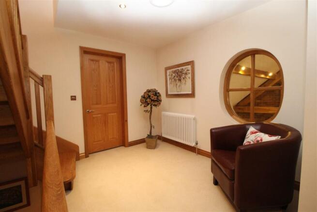FIRST FLOOR LANDING