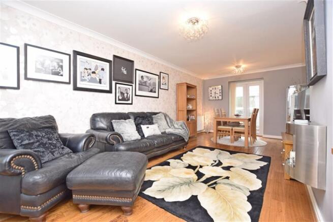 LIVING/DINING ROOM
