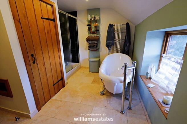 bathroom 01