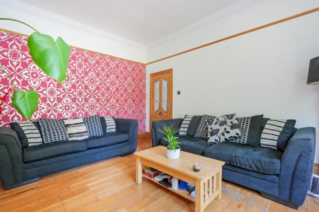5 bed Semi-Detached for sale Image 4