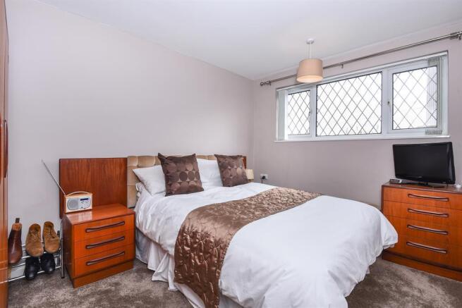 BEDROOM 2