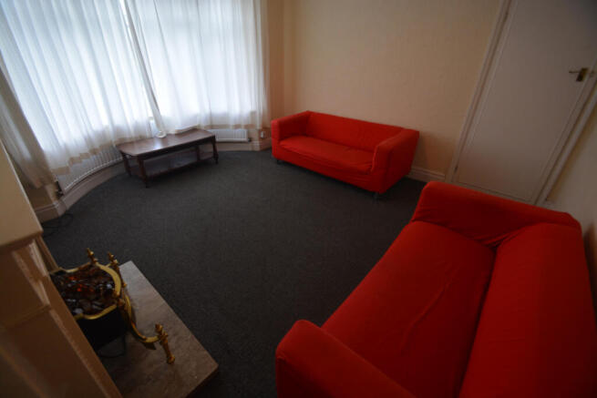 4 bed House to rent Image 11