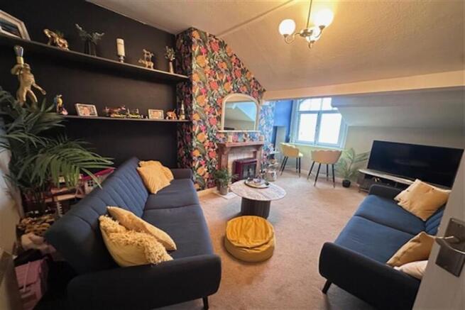 2 bed Flat for sale Image 5