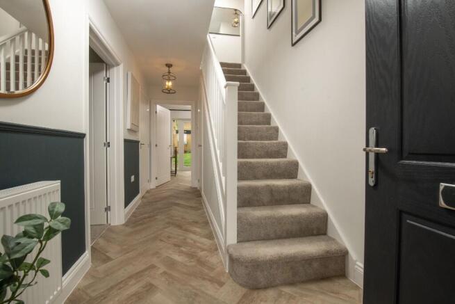 5 bed Detached for sale Image 11