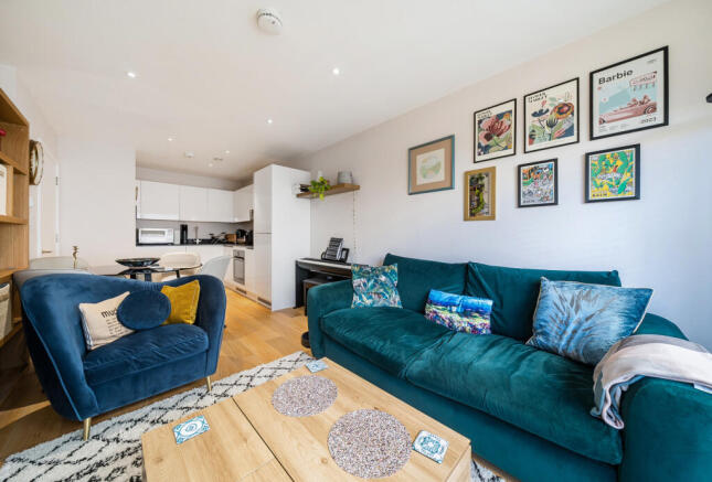 1386208-7-6932ae9...