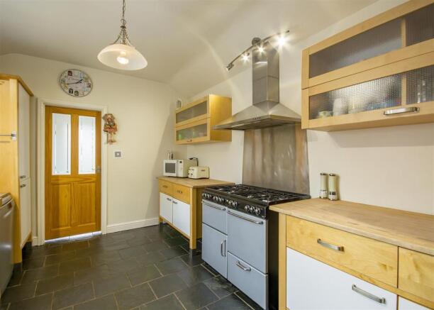 kitchen (2).jpg