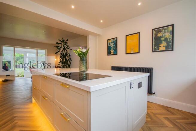 4 bed Detached for sale Image 12