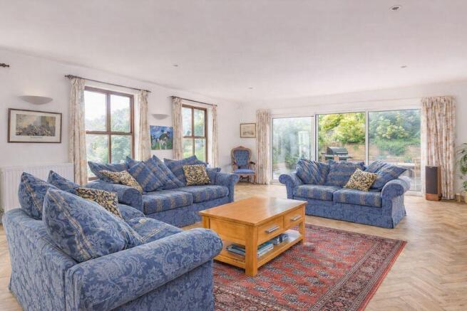 5 bed Detached for sale Image 8