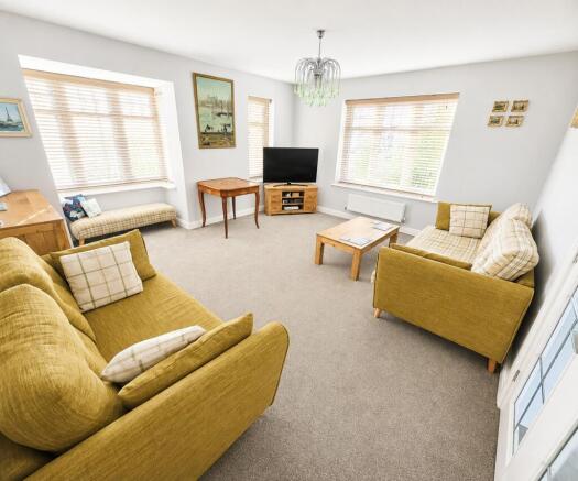 4 bed Detached for sale Image 3