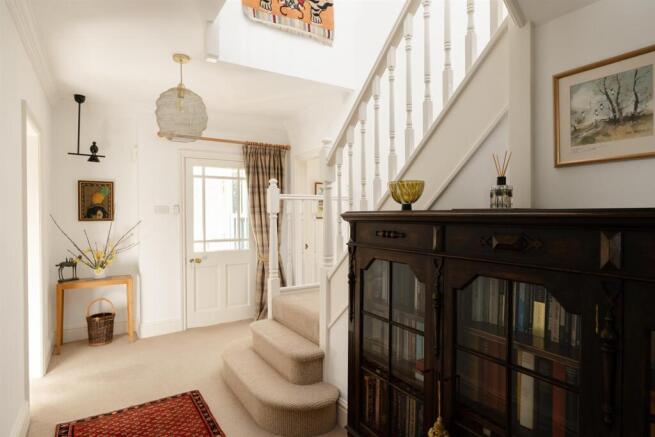 5 bed House for sale Image 12