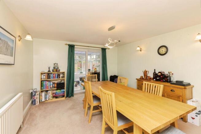 7 bed Detached for sale Image 6