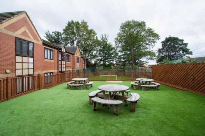 3 bed Flat to rent Image 7