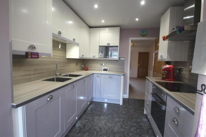 KITCHEN/BREAKFAST RO