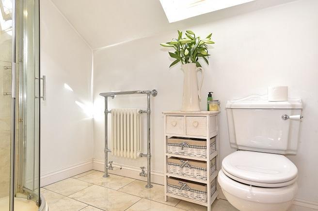 En-suite to bed 1