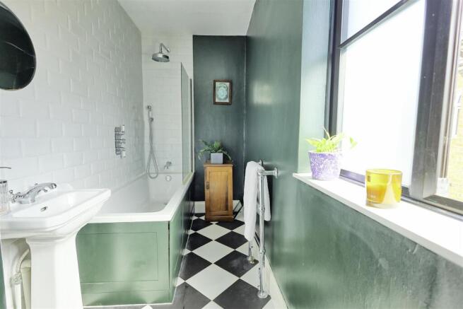 FAMILY BATHROOM